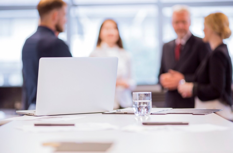 деловые люди