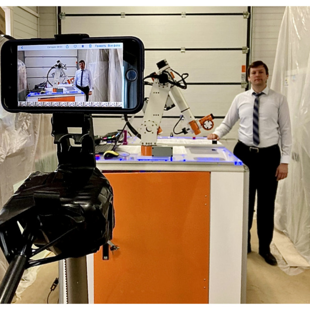 hobots-pro-chetyrekh-osevoj-uchebno-nauchnyj-manipulyator12